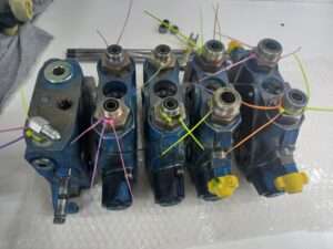 Atelier de reparatii distribuitoare REXROTH BOSCH / TEREX  SERVICE DISTRIBUITOARE TEREX  Dispunem de atelier mobil disponibil pentru Demontarea și Montarea,  distribuitoarelor de pe utilajul DUMNEAVOASTRĂ  Reparatii Distribuitoare Hidraulice, REXROTH BOSCH, REXROTH SIGMA, REXROTH MANNESMANN, TEREX, HIDROMEK, FARESIN , CNH, NEW HOLLAND, CASE , KOMATSU