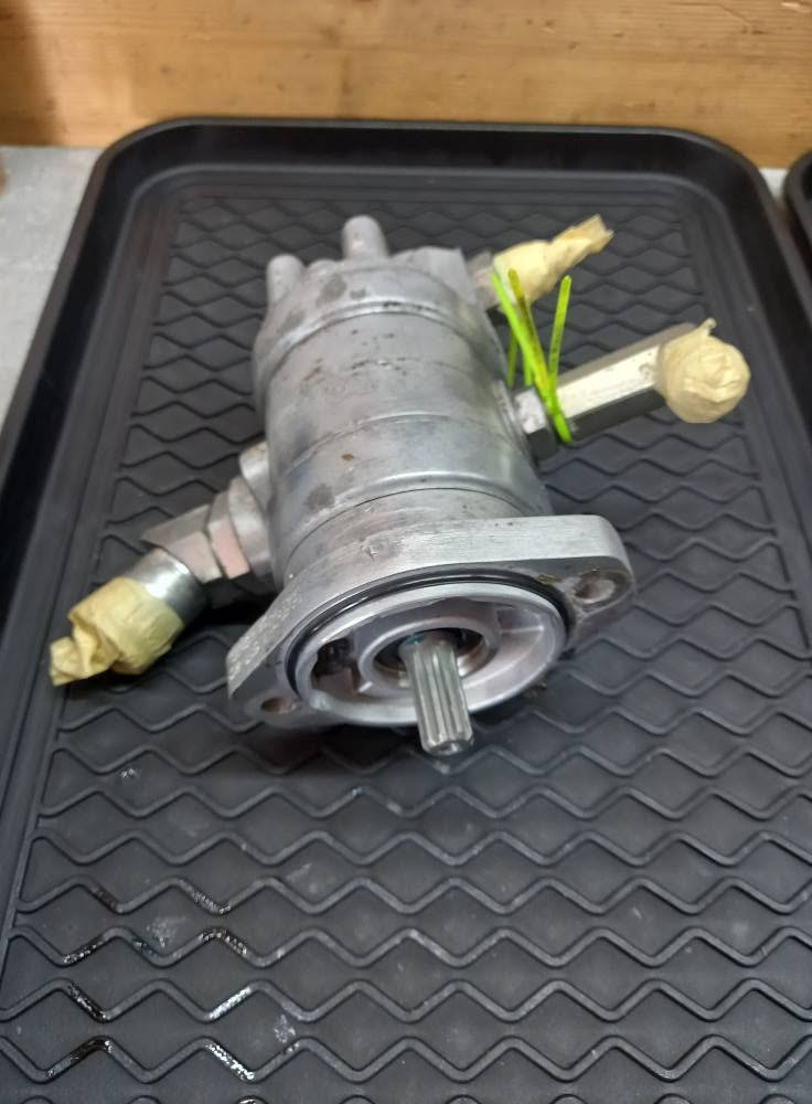Hidromotor cu ax canelat și flanșă de montaj
