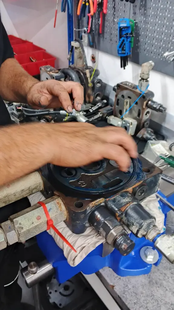 Montarea garniturilor pe un distribuitor hidraulic
